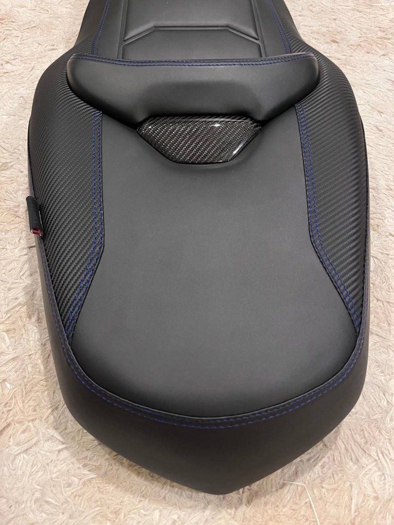 Yamaha Xmax sports comfort seat with carbon (lowered frame