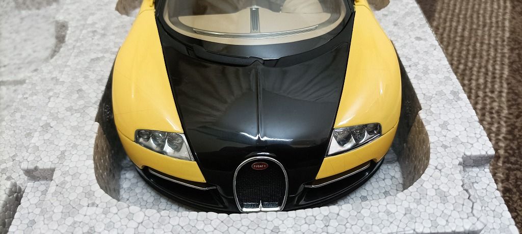 1:18 Autoart Bugatti EB 16.4 Veyron Show Car Black/Yellow 布加迪