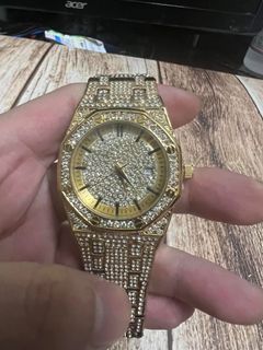 知名品牌手錶~精品手錶~造型手錶 鑽石滿天星黃金樣式手錶  石英款 這個價格的手錶如果機械時間會非常不準的