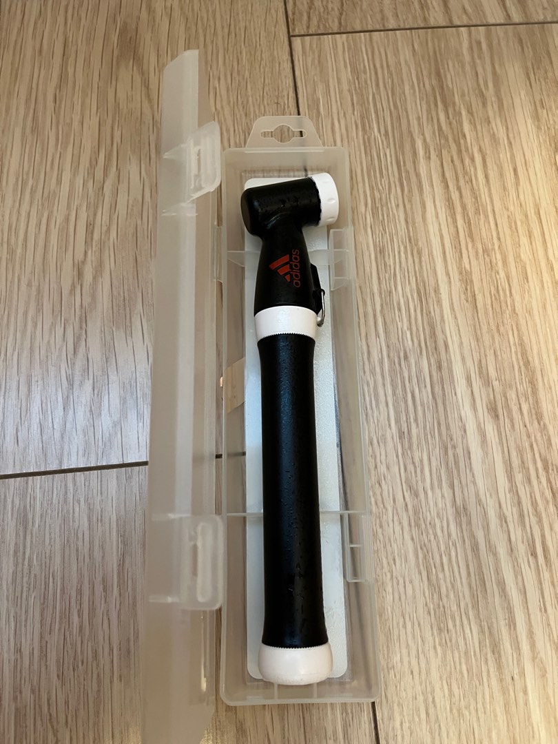 Adidas Ball Pump波泵（欠波針）, 運動產品, 運動與體育, 運動與體育 球拍和球類運動 Carousell