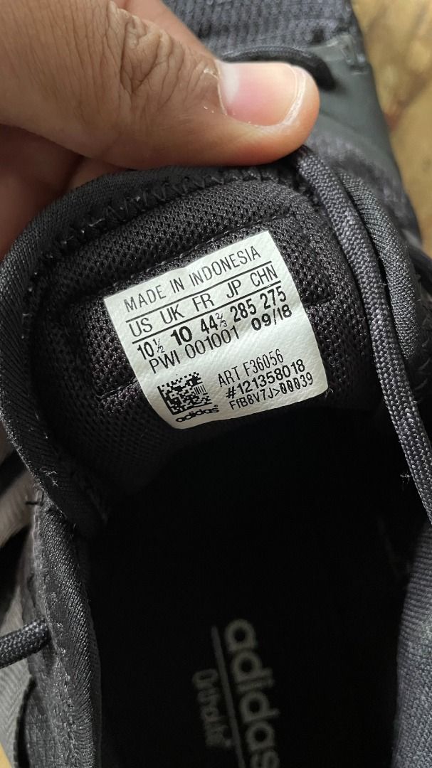 Adidas Traxion 44 2/3, Fesyen Pria, Sepatu , Sneakers di Carousell