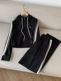 (Category: ) located in . Submitted by luxcloset.shop (Listing ID 1223509265, Image 1). Description: .