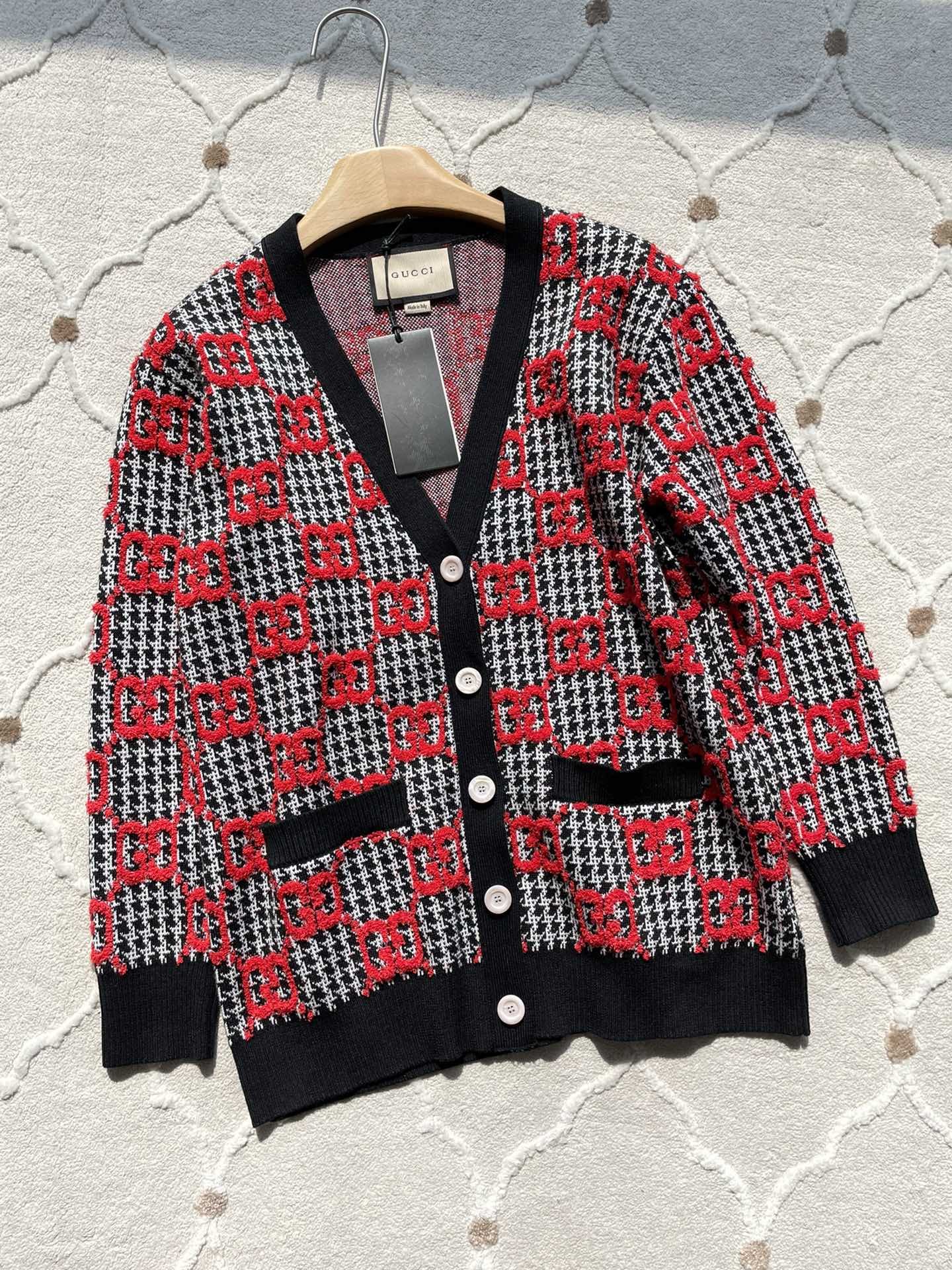 Red and black new arrivals gucci sweater