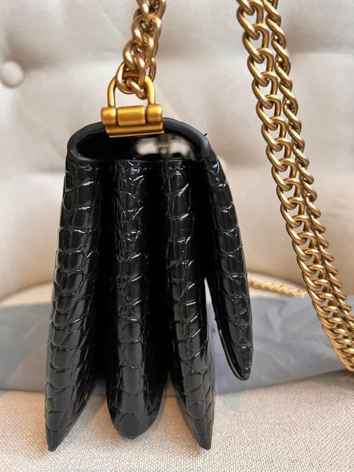BALRENCIAGA SLING (Category: Luxury Bags & Wallets) located in Quezon City. Submitted by jhelly30 (Listing ID 1223468801, Image 3). Description: JAPAN PRELOVED AUTHENTIC.