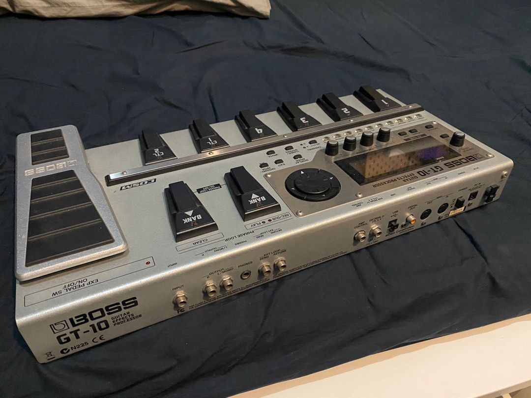 BOSS GT10 Guitar Effects Processor, Musik & Media, Alat di Carousell