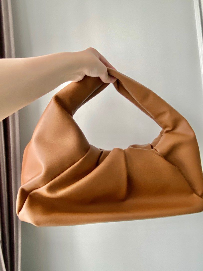 Bottega croissant bag 2025