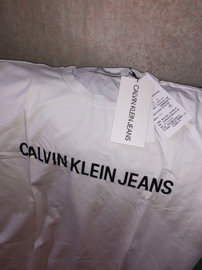 Calvin Klein Slim (Logo Tee) (Category: Tshirts & Polo Shirts ) located in Malabon City. Submitted by jayzdeclutters (Listing ID 1223551423, Image 3). Description: STILL NEGOTIABLE CAN SEND MORE PICTURES UPON REQUEST Size: Large Fit: Slim Fit Material is Stretchable Reason for Sale: Doesn’t Fit Me Condition: Brand New, Never Used Bought from Calvin Klein Magnolia NO MORE RECEIPT SINCE ITS A GIFT MOP: GCash/BPI Can do Meet-ups (Manila or QC Area) 