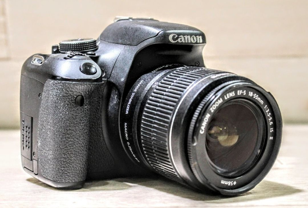 Canon佳能數碼單反相機EOS Kiss X5鏡頭（EF-S 18-55mm f:3.5-5.6 IS II
