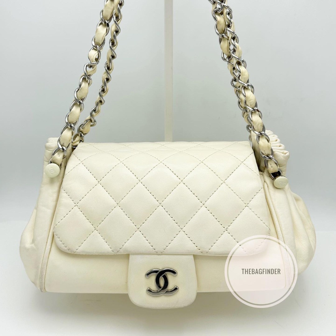 Chanel 25 Bag 18cm White Lambskin main image 0