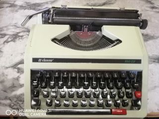 Clover portable manual typewriter