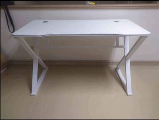 COMPUTER TABLE/GAMING TABLE