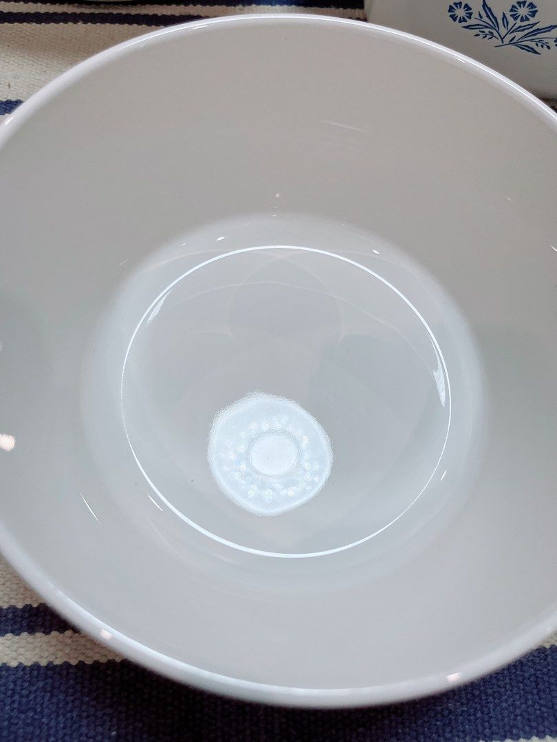 Corningware 1 3/4qt USA (Category: Cookware & Accessories) located in Silay City. Submitted by royal_salisbury.0215 (Listing ID 1223576909, Image 2). Description: Corning USA: Declare ko lng po sya “like new”, kasi wala pong box. As you can see, there are no signs of usage po. Perfect condition. Measurements shown on photos. Please pm me for further inquiries. Thank you. .