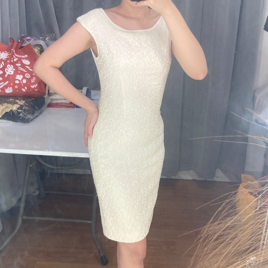 Dress Putih Emboss Fit Body Kondangan (S)