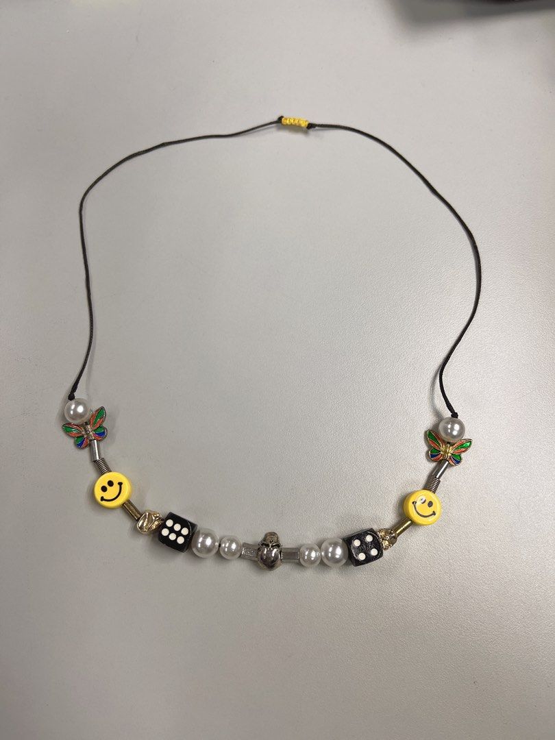 EVAE+mob smiley necklace, 名牌, 飾物及配件- Carousell