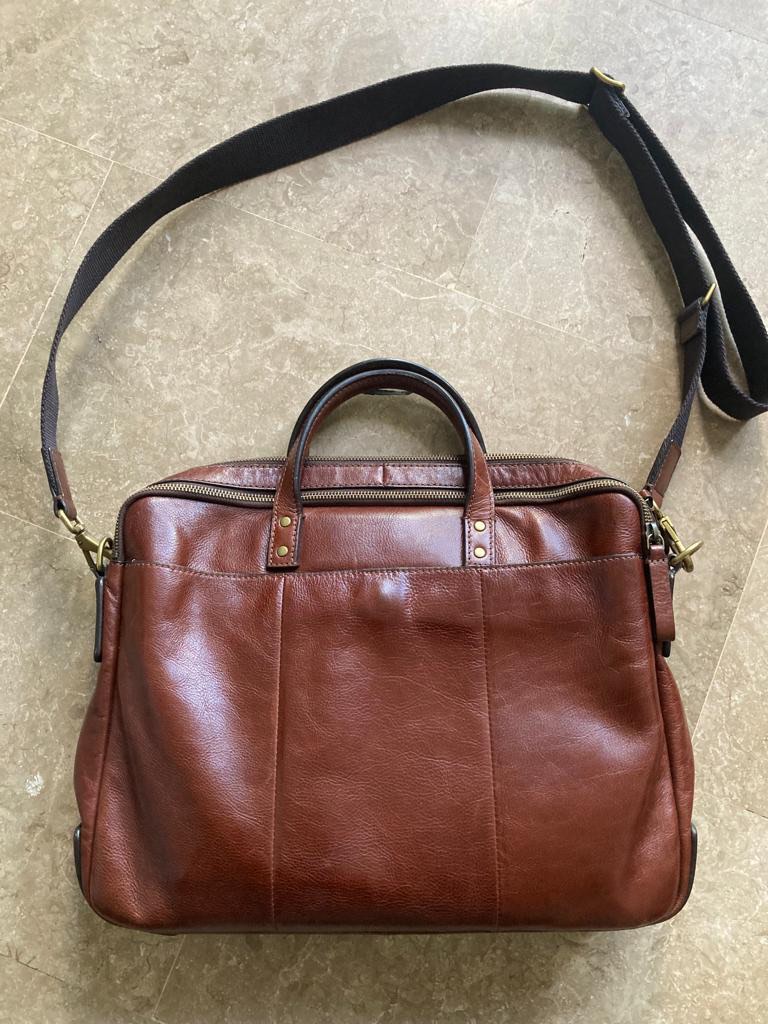 FOSSIL Pure Leather Laptop bag, Men's Fashion, Bags, Belt bags