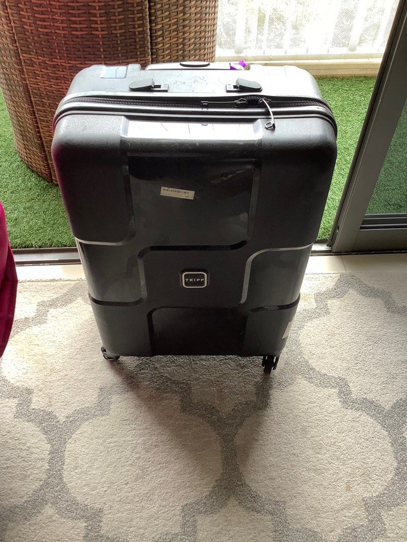 Free medium size luggage with broken handle, Hobbies & Toys, Travel
