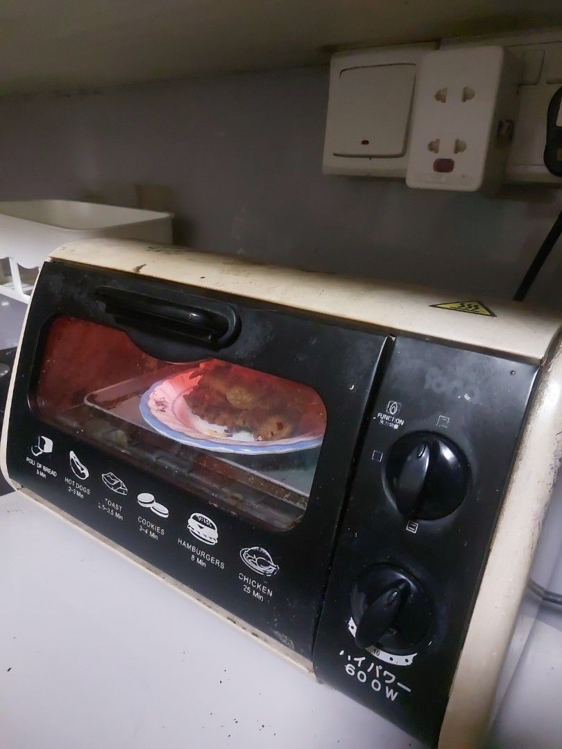 Heavily used toaster, TV & Home Appliances, Kitchen Appliances, Ovens