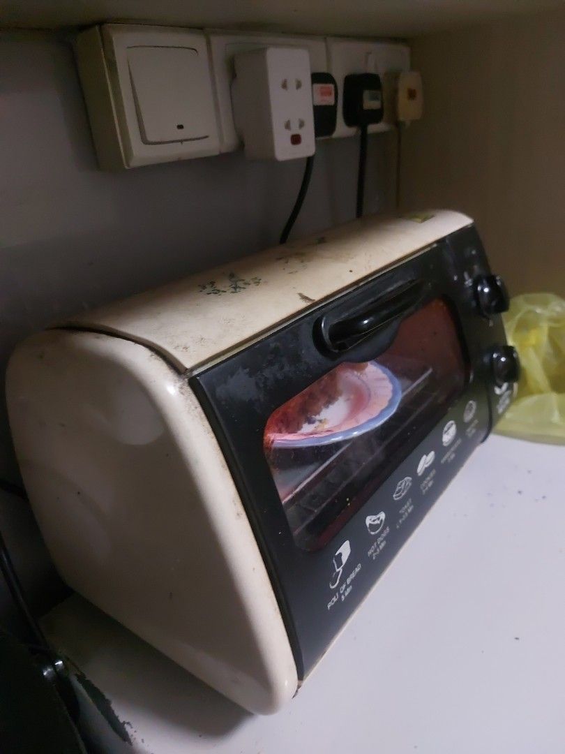 Heavily used toaster, TV & Home Appliances, Kitchen Appliances, Ovens