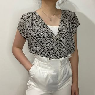 H&M pattern v neck blouse