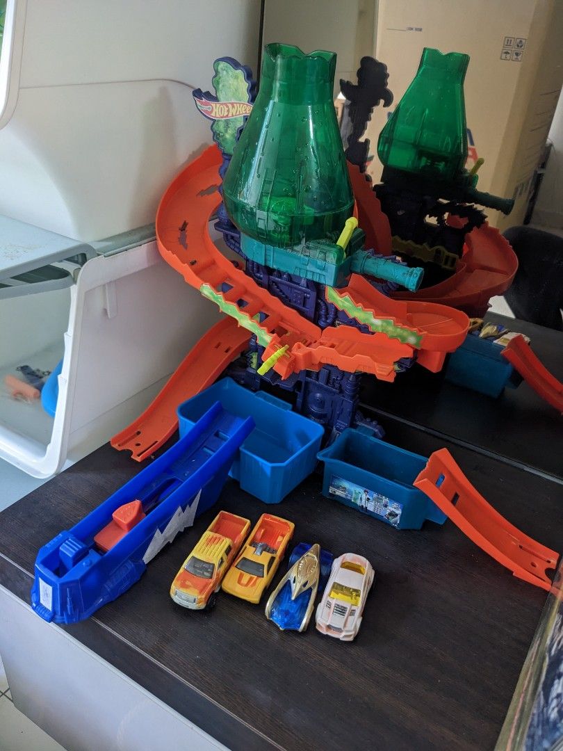 Hot Wheels Color Shifter Track & Cars, Hobbies & Toys, Toys & Games on ...
