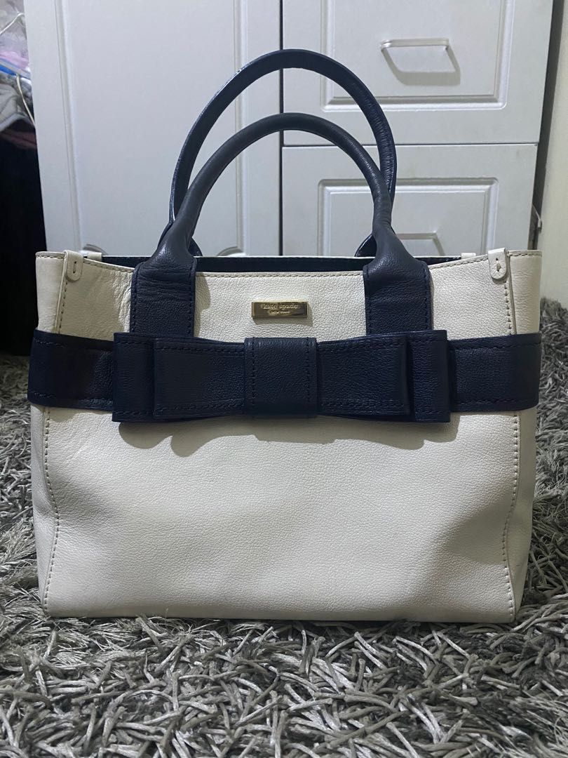 Kate spade Quinn Villa ave bag white and navy bow, Women's Fashion, Bags &  Wallets, Shoulder Bags on Carousell