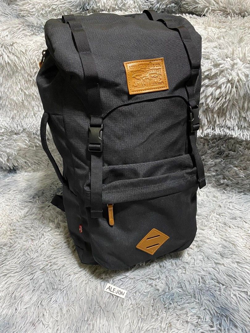 LEVI'S COMMUTER BACKPACK 27 LITERS, Men's Fashion, Bags, Backpacks on  Carousell