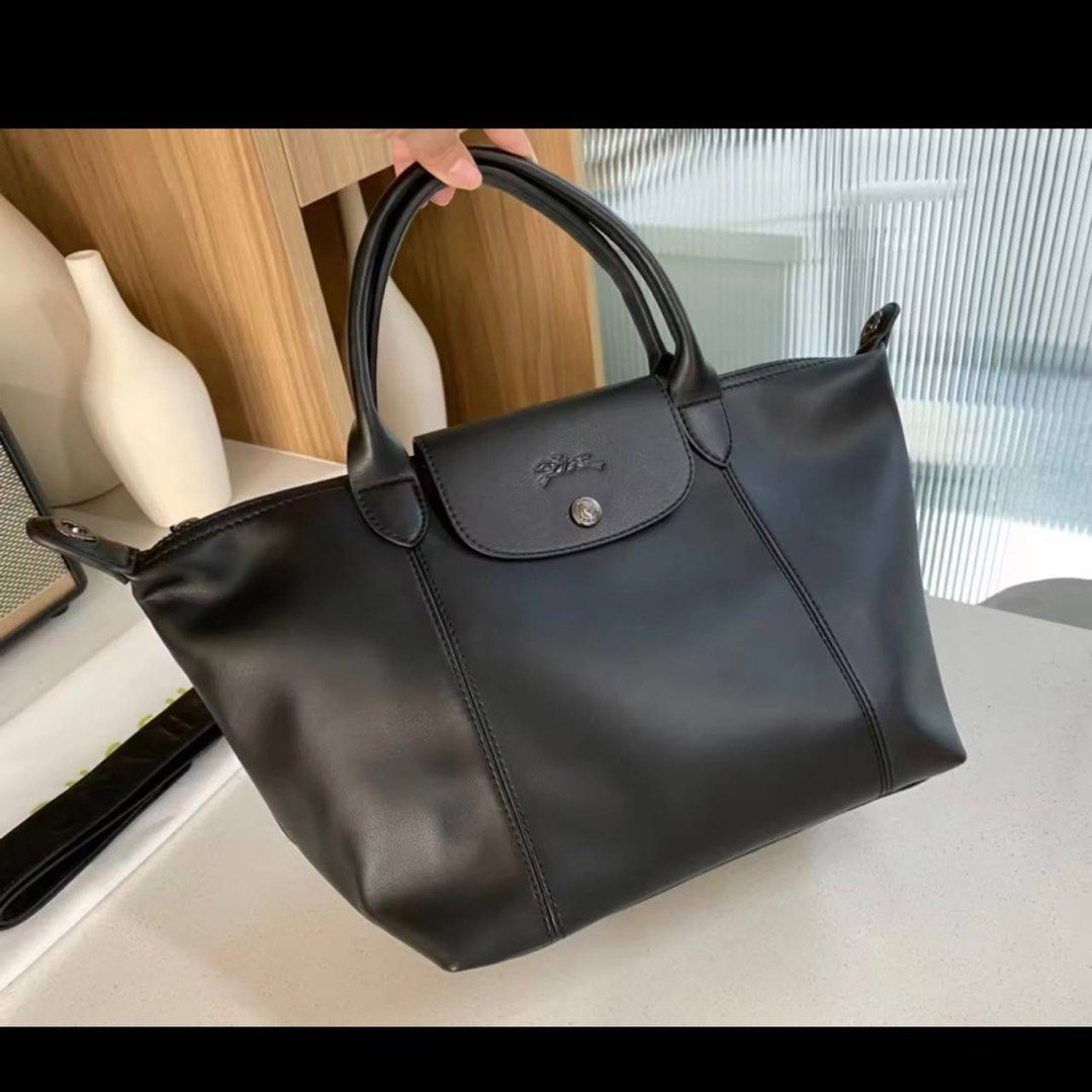 Longchamp LE PLIAGE XTRA Hobo bag M - Grey, Women's Fashion, Bags &  Wallets, Tote Bags on Carousell