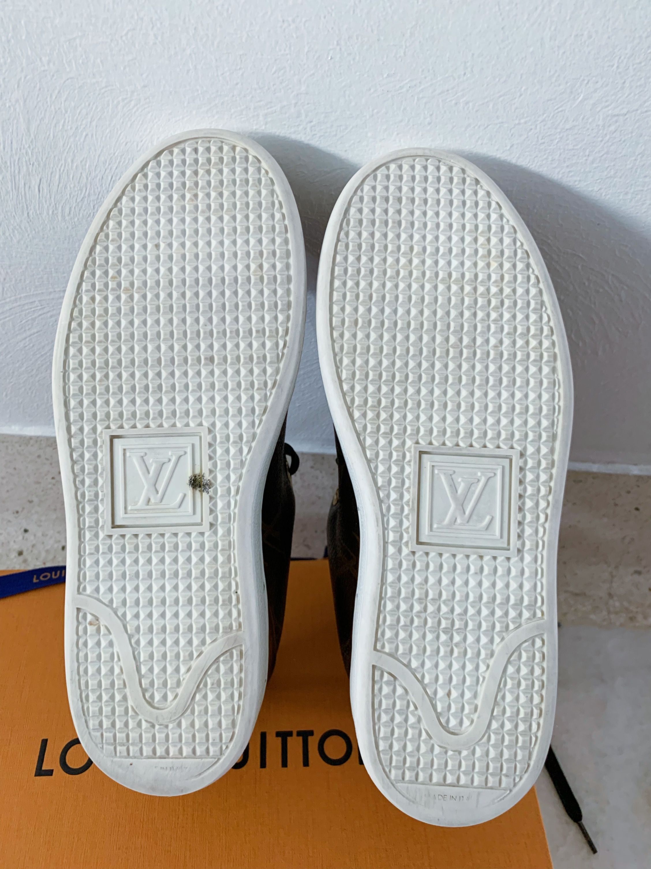 LOUIS VUITTON FRONTROW SNEAKERS SIZE 34, Luxury, Sneakers & Footwear on  Carousell