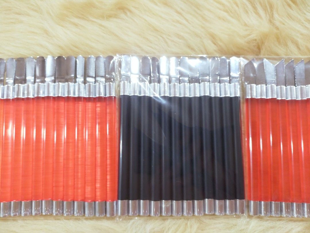 Make up spatula (Category: Makeup) located in Quezon City. Submitted by floreskari78555 (Listing ID 1223552279, Image 2). Description: Make up Spatula per pack (12pcs) 180php 2 kinds; -Round Make up Spatula (black & red) -Angled Make up Spatula (red) -Retail 20php -Wholesale 180php (12pcs) *Authentic *Per pack Wholesale *Cod/Gcash *We ship nationwide.