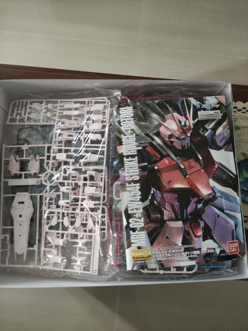Maquette Bandai Hobby MG Strike Rouge Ootori Ver. RM Échelle 1/100 - Kit à Monter Articulé Sans Colle