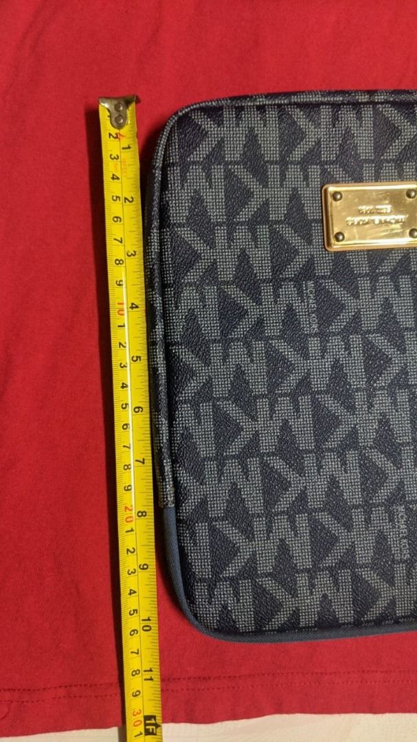 Michael Kors ipad case, Women's Fashion, Bags & Wallets, Clutches on  Carousell