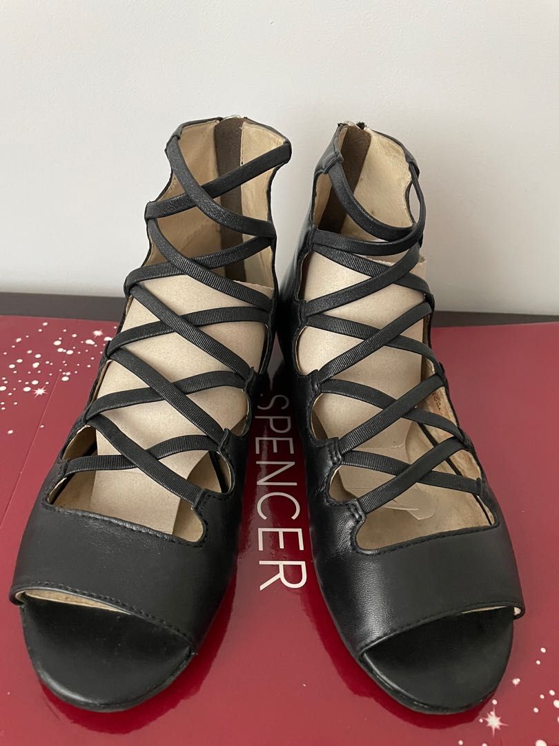 Michael kors Leather flat gladiator sandals, Women's Fashion, Footwear,  Flats & Sandals on Carousell