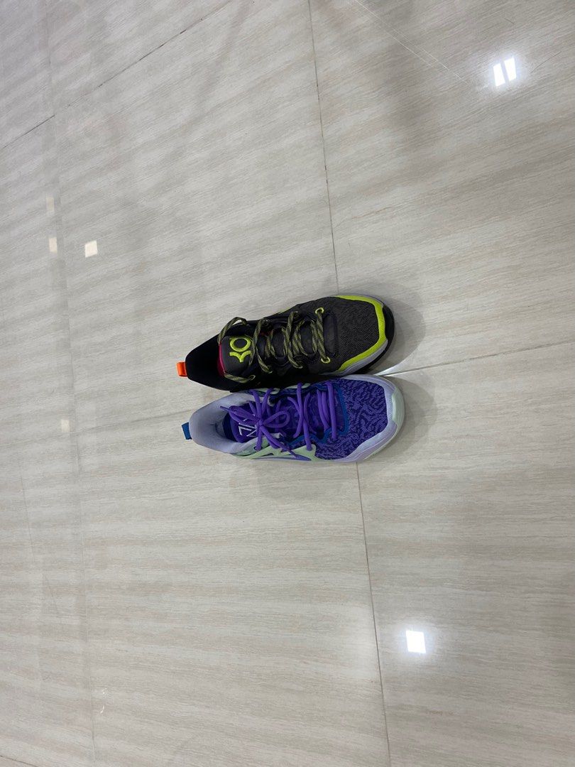 kd mismatched shoes