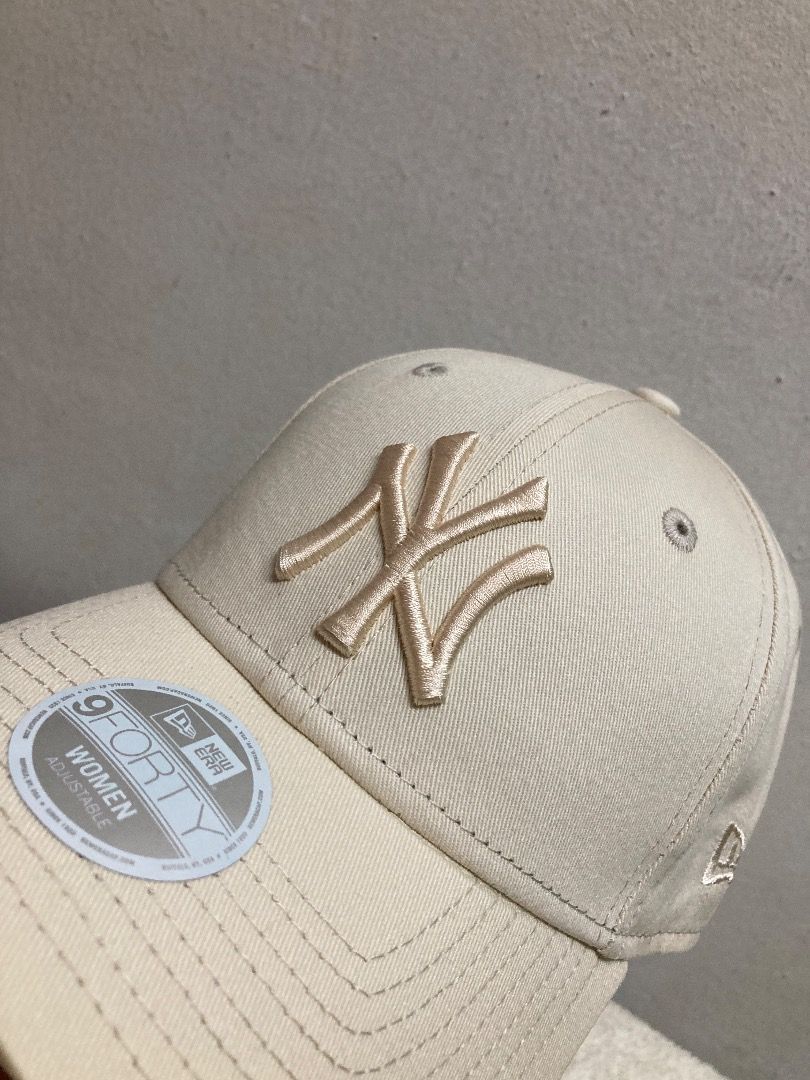 New Era Exclusive 9Forty NY cap in off white tonal