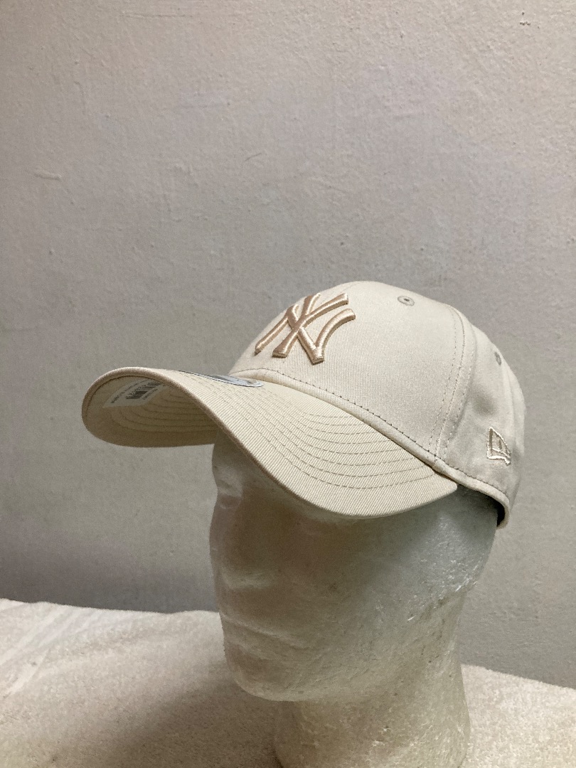 New Era Exclusive 9Forty NY cap in off white tonal