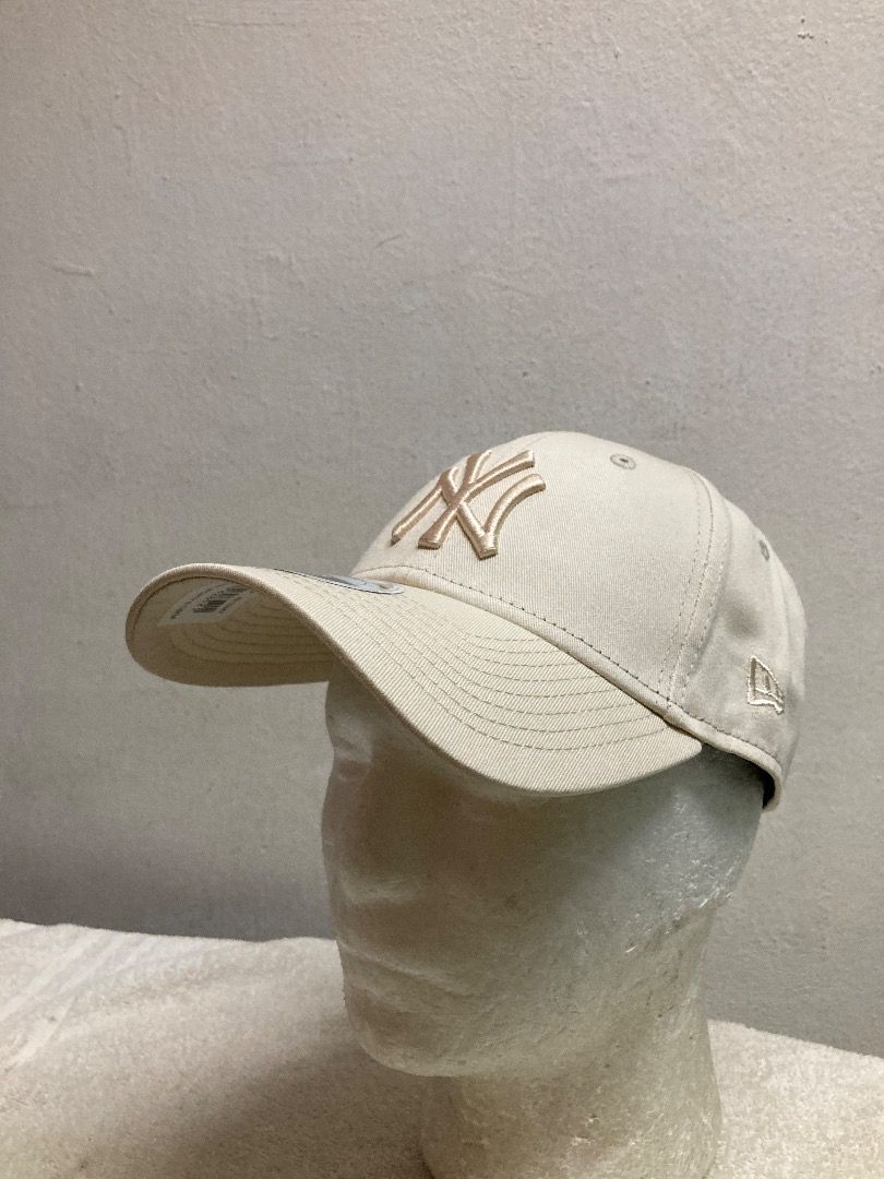 New Era 9Forty NY Yankees Tonal Off White Cap (Exclusive)