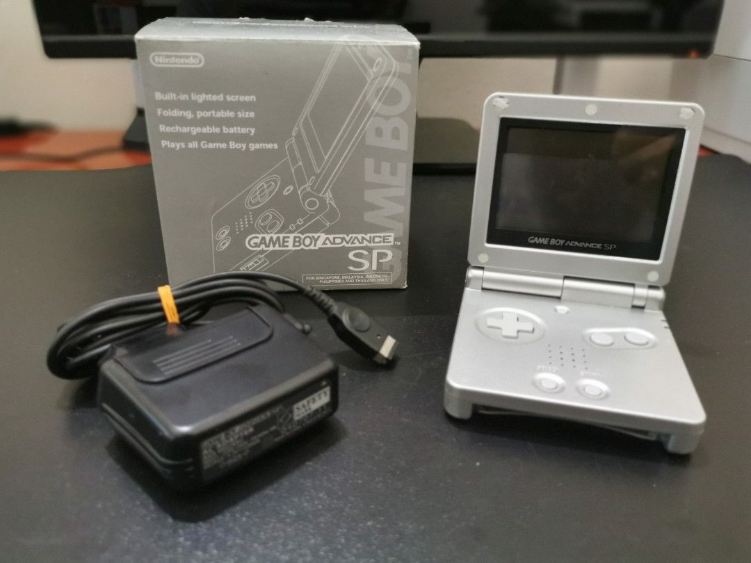 Nintendo Game Boy Advance SP 軟らかく シルバー
