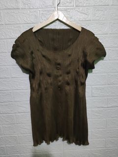 Pleats please