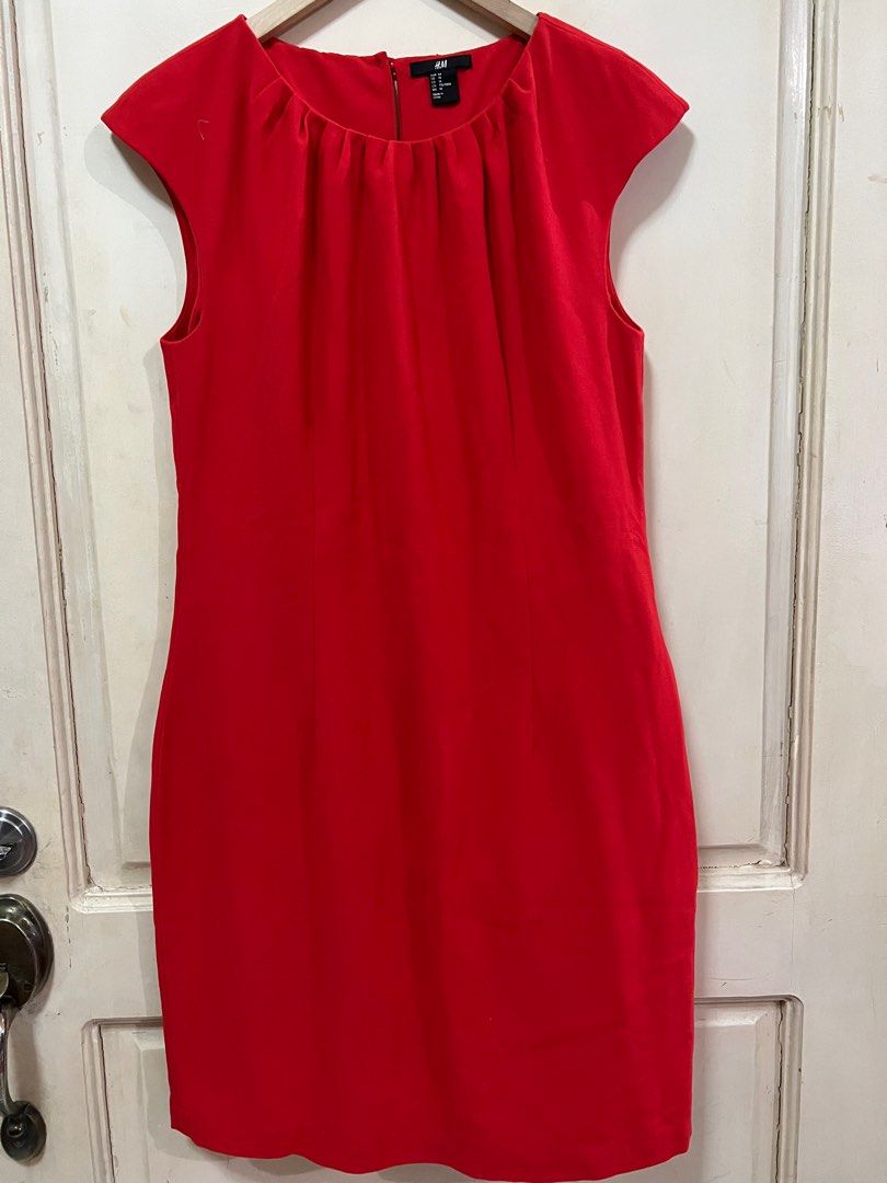 Preloved H&M Red Dress (Category: Dresses) located in Davao. Submitted by SimpleAndJust (Listing ID 1223526187, Image 1). Description: DISCLAIMER: The item is preloved so please manage your expectations. The color may vary due to lighting and/or your screens setting..