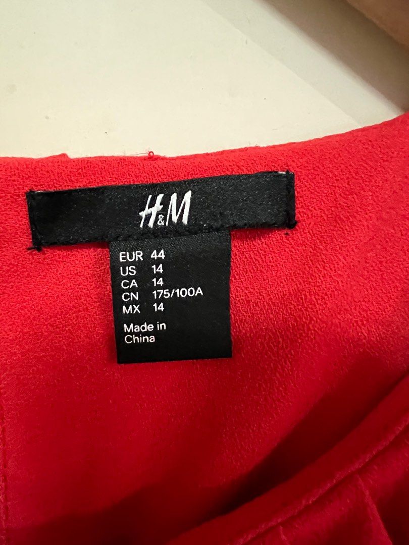 Preloved H&M Red Dress (Category: Dresses) located in Davao. Submitted by SimpleAndJust (Listing ID 1223526187, Image 2). Description: DISCLAIMER: The item is preloved so please manage your expectations. The color may vary due to lighting and/or your screens setting..