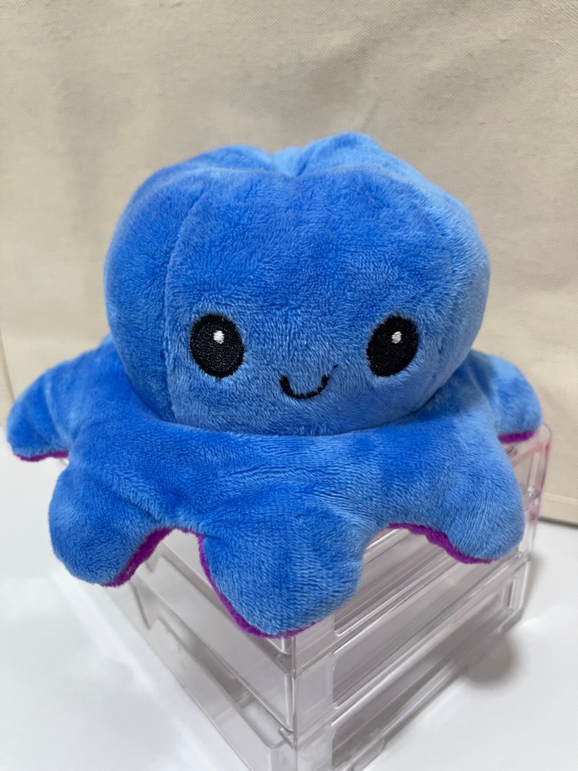 Octopus emoji plush top