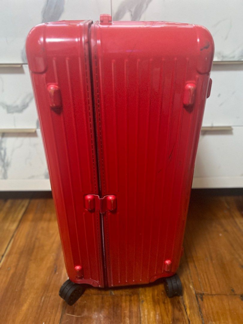 Rimowa trunk red store