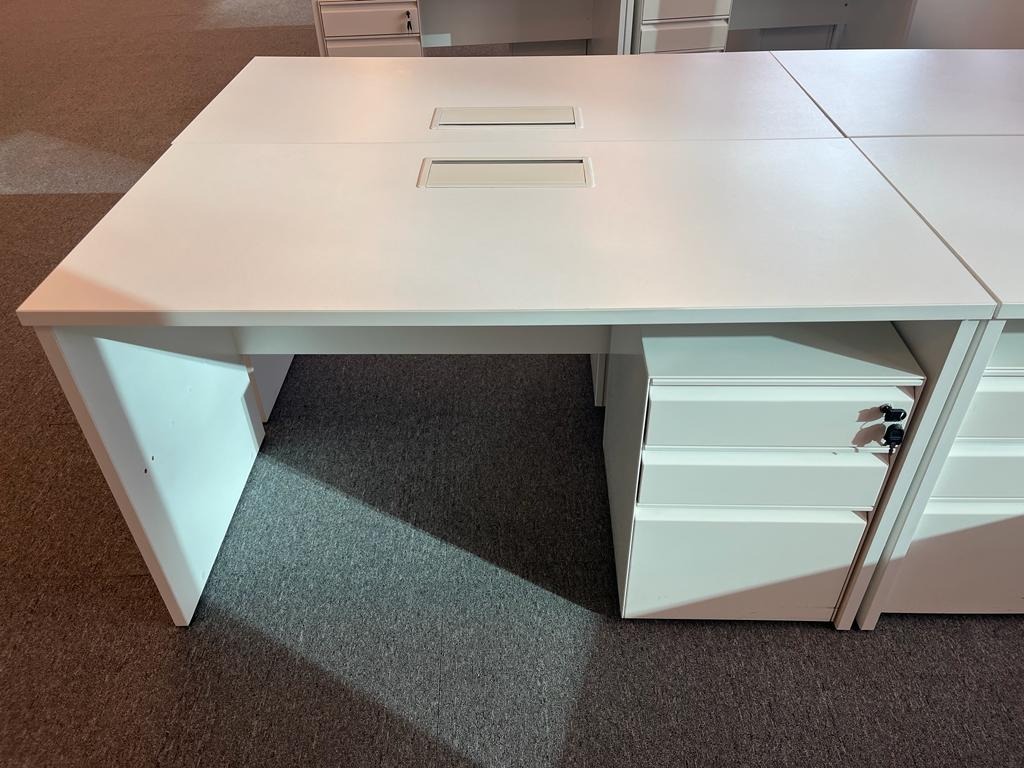 (SALE) Office Desk Set with Pedestal, 傢俬＆家居, 傢俬, 桌子 Carousell