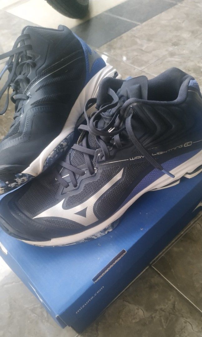 Sepatu mizuno wave lightning top