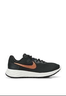 sepatu running wanita Nike Revolution 6 Next Dk Smoke Grey/Metallic Copper
29032021007