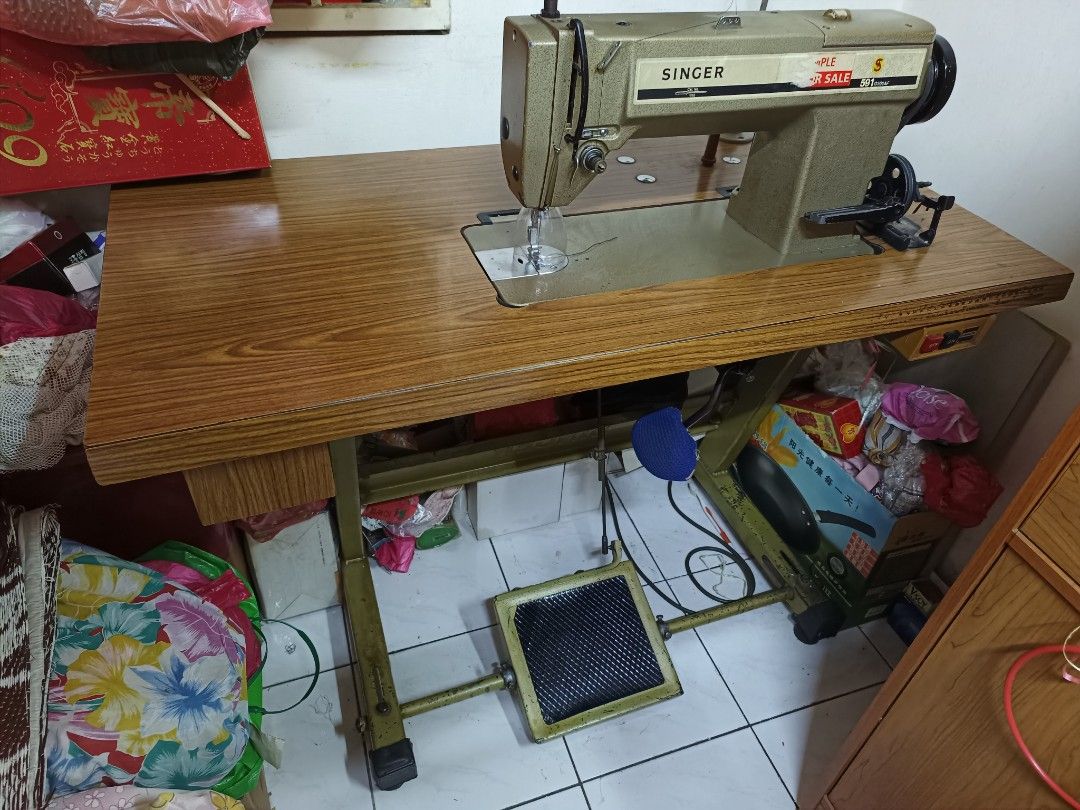 Singer Sewing Machine 591 D300AF, Hobbies & Toys, Stationery & Craft