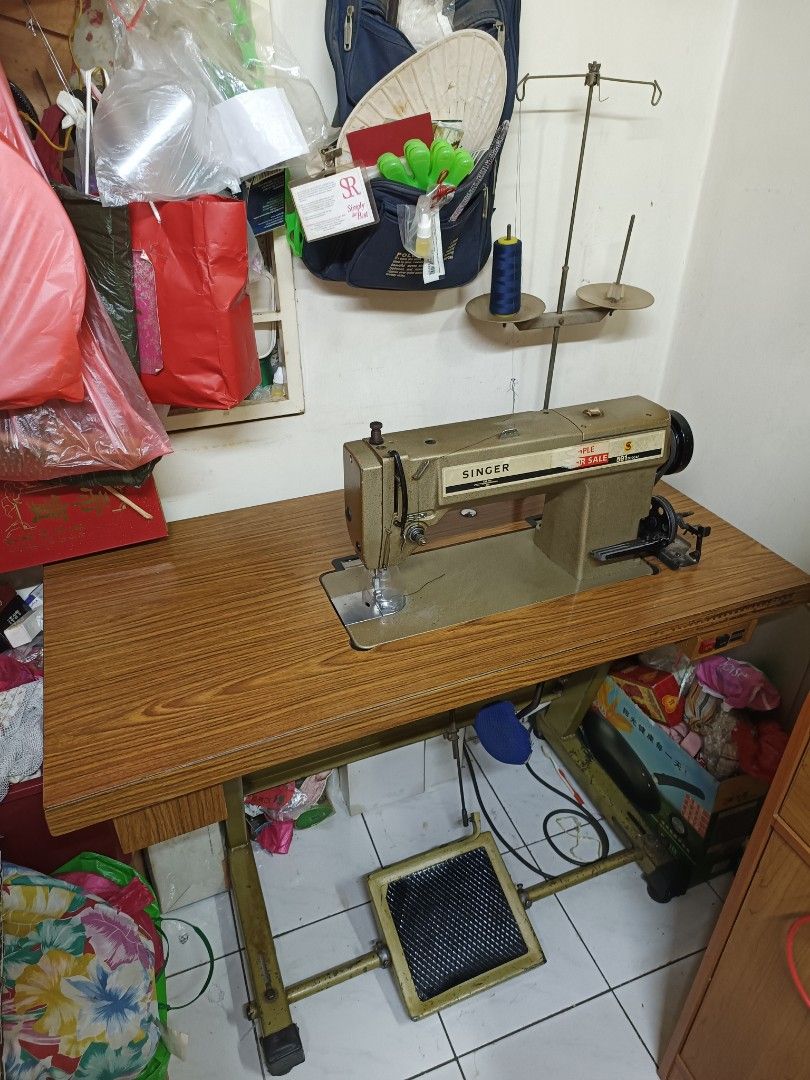 Singer Sewing Machine 591 D300AF, Hobbies & Toys, Stationery & Craft