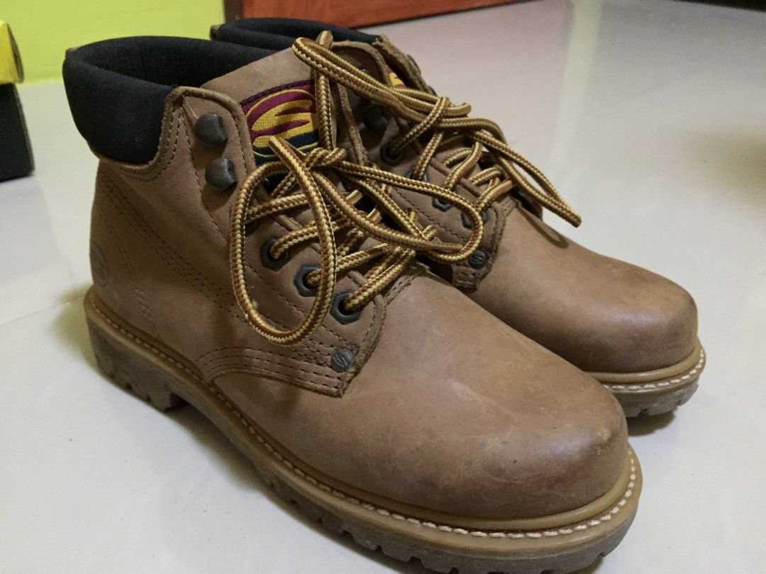 sketchers safety boots