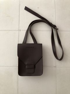 Straightforward VDL mini sling bag
