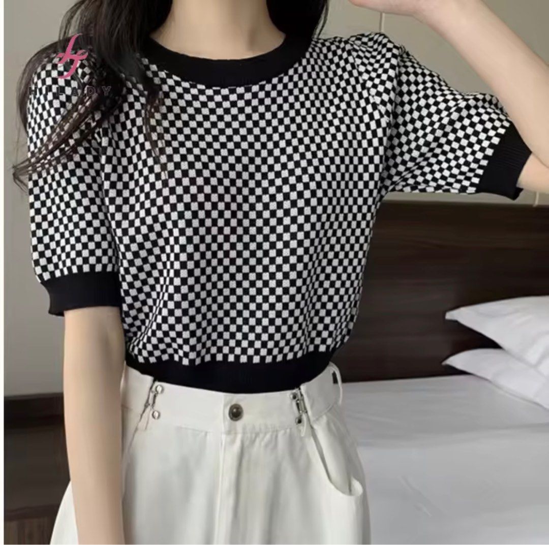 Contrast checked online sleeve crop hoodie